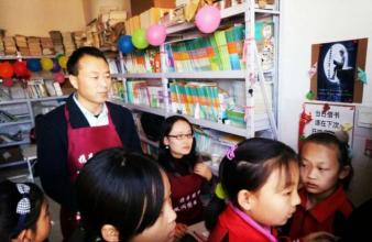 參加社會公益，為北京金地實驗學(xué)校開設(shè)圖書館、捐書等